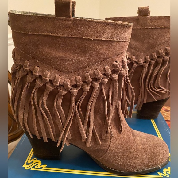 Sbicca Sound Khaki Suede Leather Fringed Tassel Booties Size 8.5 in Box - Picture 4 of 11